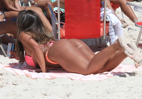 Nicole Bahls Exibe Belas Curvas Em Dia De Praia No Rio De Janeiro