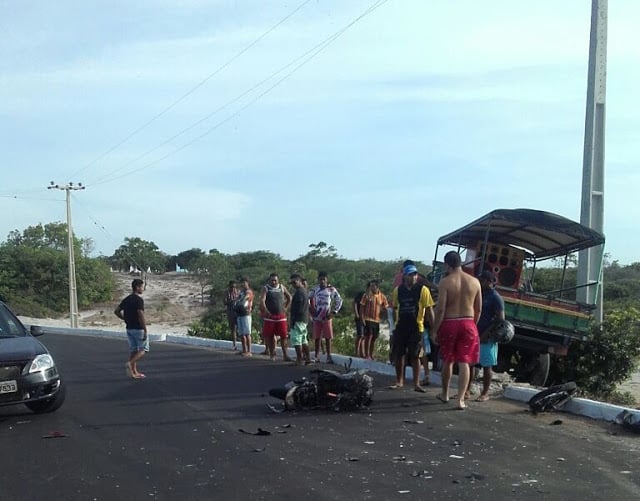 Coliso entre moto e carro deixa duas vtimas no Maranho (Crdito: Reproduo)