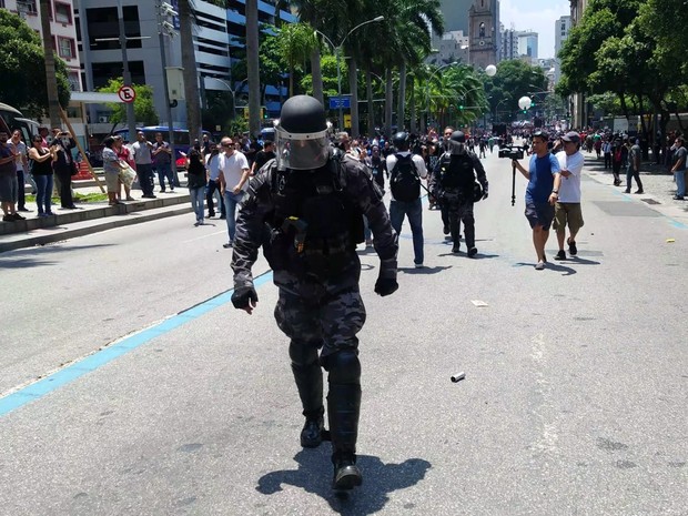 Resultado de imagem para Policiais abandonam Tropa de Choque