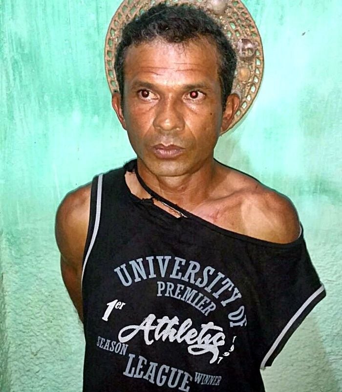 Homem preso tentando vender droga a policial. (Crédito: Divulgação / PM)