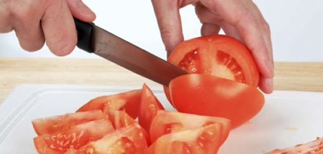 Jovem passa 12 anos se alimentando apenas com tomates