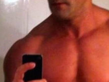 Marcos Oliver, ex-Fazenda, posta foto íntima: “Vai encarar?