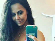Após malhação, Viviane Araújo exibe barriga sequinha no Instagram