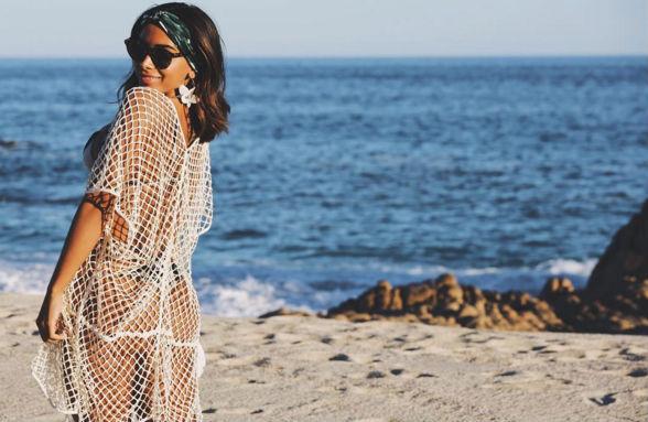 Anitta leva fotógrafo e maquiador em viagem para sair bem nas fotos