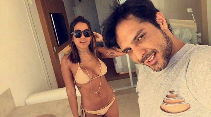 Anitta leva fotógrafo e maquiador em viagem para sair bem nas fotos