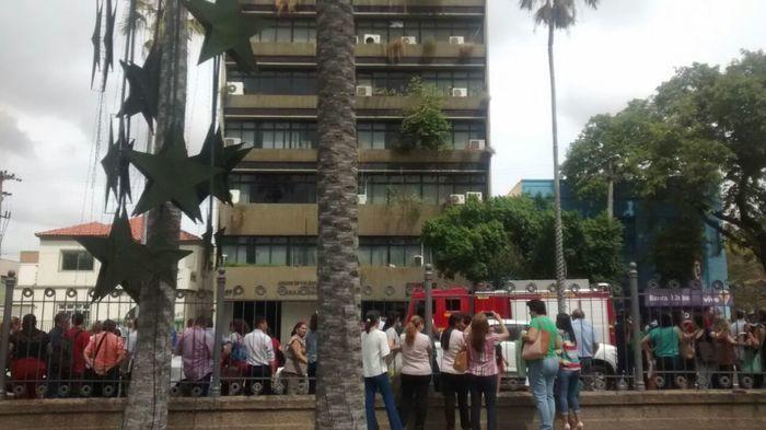 Funcionrios evacuaram os prdios no Centro de Teresina (Crdito: Reproduo/Whatsapp)