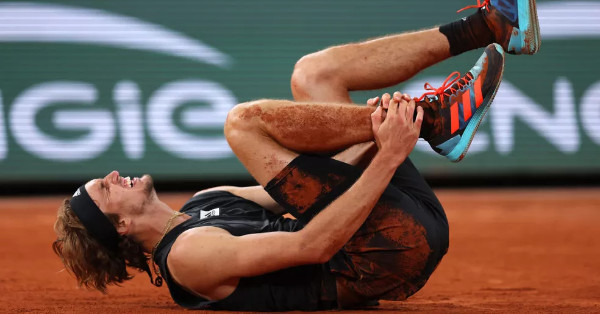 Vídeo Alexander Zverev sofre lesão em partida contra Nadal Esportes