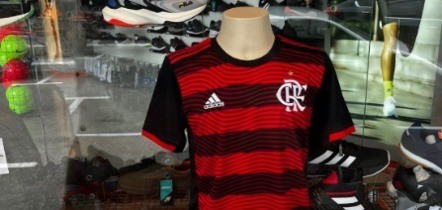 Novo uniforme 1 do Flamengo com listras onduladas vaza na internet