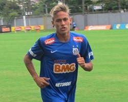 Neymar mantém visual loiro na volta do time do Santos aos treinos