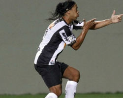 Liderados por Gaúcho e D. Souza, rivais ousam na celebrar os gols