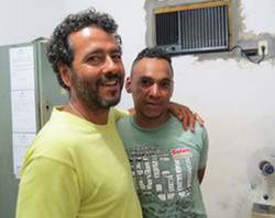 Ator Marcos Palmeiras perdoa furto e tira até foto com o ladrão
