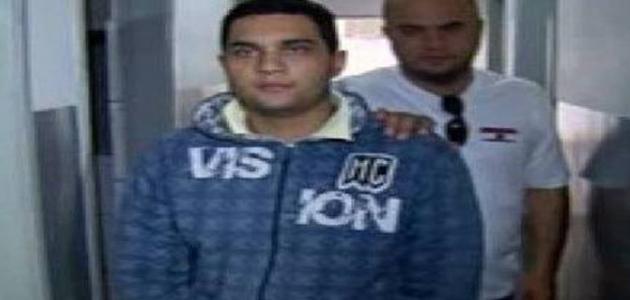 Porteiro de prédio ameaça entregar a marido fotos de sua mulher com amante e é preso por extorsão