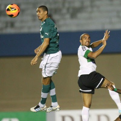 Goiás inicia "mini-maratona" em casa com vitória sobre Coritiba, por 3 X 0