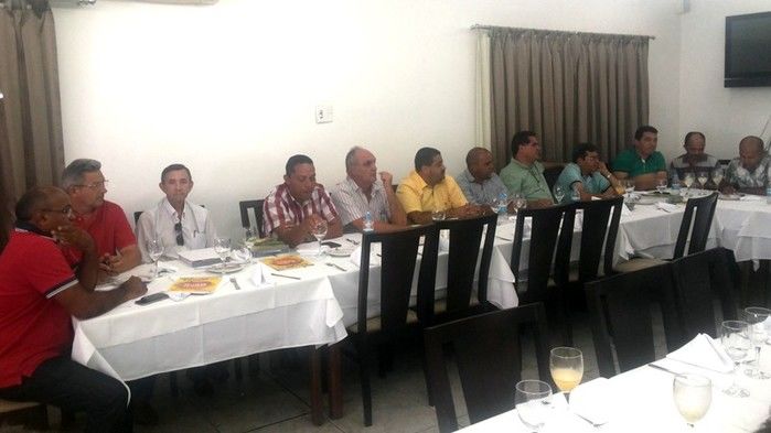 Prefeitos da Ampar realizam reunião em Teresina e debatem sobre eleição para novo presidente - Imagem 3