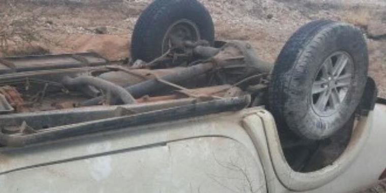 Bancário perde controle de carro e capota na BR 407