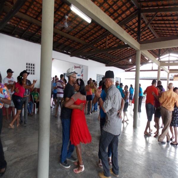Assistência Social realiza forró dos idosos no SCFVI