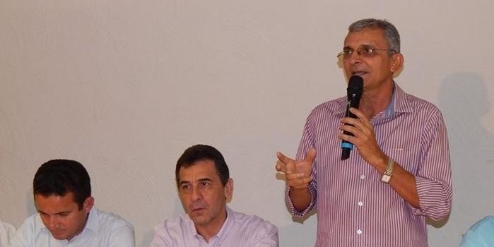 Prefeito Agamenon Franco participa de reunião para criação de associação de prefeitos da região de Floriano
