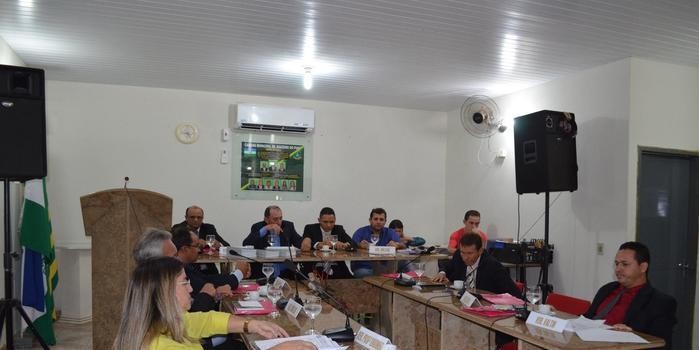 Câmara Municipal faz entrega de exemplares da Lei Orgânica Reformulada