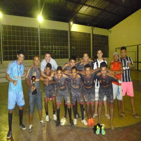 AMIGOS DO FRANCISCO E O CAMPEÃO DO I CAMPEONATO ENTRE AMIGOS DE FUTSAL.