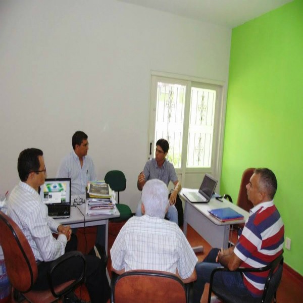Reunião sobre resíduos sólidos em Guadalupe.