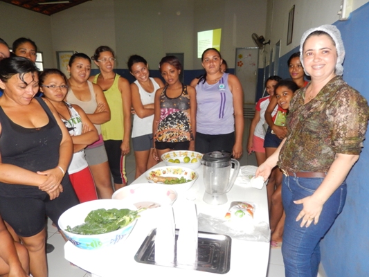 Palestra sobre alimentação saudável com nutricionista Nailma Fonseca