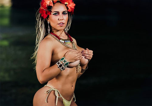 Mulher Melão posa sexy na praia e revela que já ficou oito meses sem transar: "foi muito difícil"