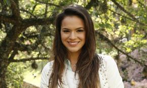 Bruna Marquezine está frequentando grupo de jovens evangélicos