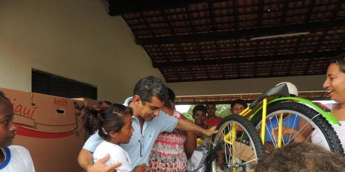 secretaria de Educação fez a entrega de 60 bicicletas em Curralinhos