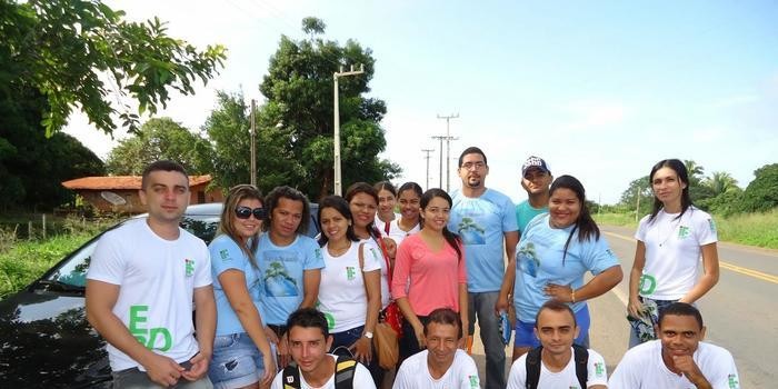 Alunos que fazem o curso Técnico em meio Ambiente realizam campanha na BR 343