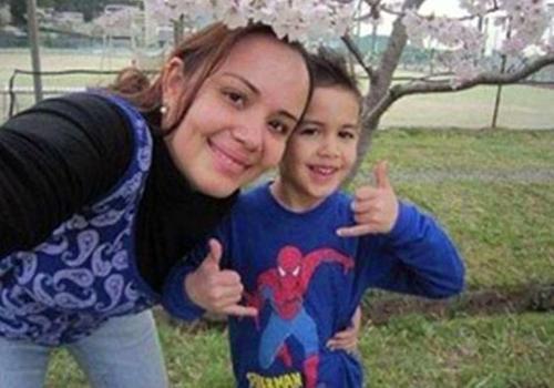 Mãe e filho morrem abraçados durante incêndio no Japão; veja