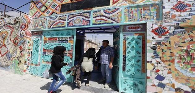 Mural decorado com materiais recicláveis bate recorde na Síria