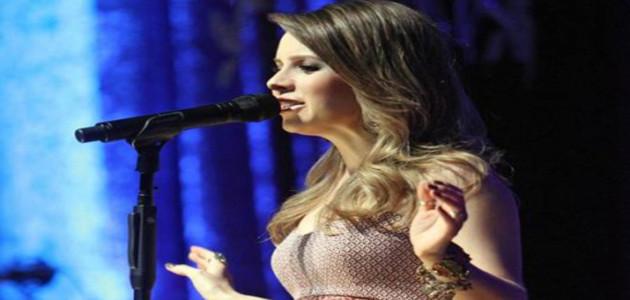 Grávida, Sandy não recebe fãs e deixa os admiradores chateados em show