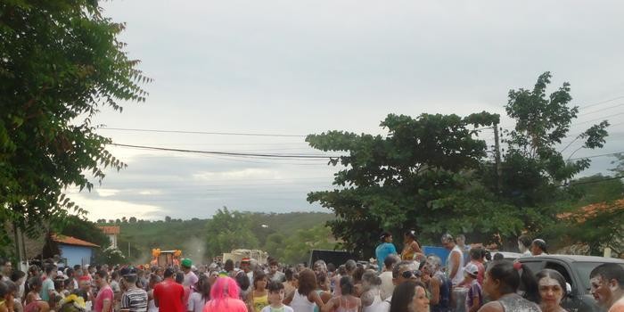 Bloco da Maizena fecha carnaval de Angical com chave de ouro