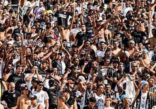 São Paulo supera dois gols contra e vence o Corinthians com golaço de Ganso