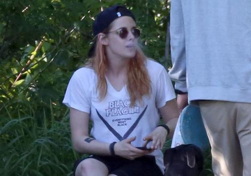 Atriz Kristen Stewart comemora aniversário com festa polêmica