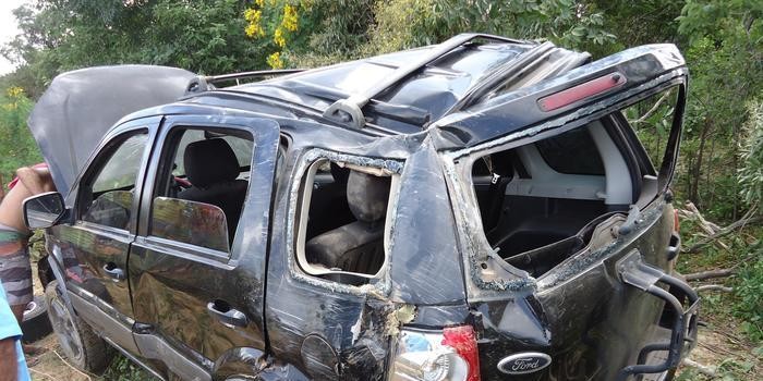 Carro capota e deixe um gravemente ferido em São Miguel do Tapuio