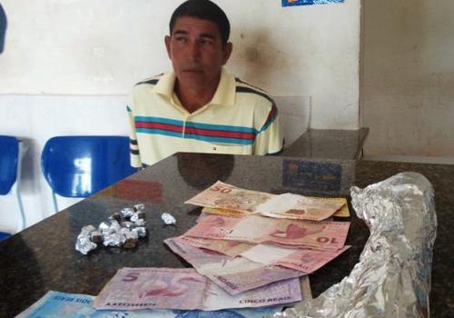 Após investigação, homem é preso com maconha e dinheiro no litoral do Piauí