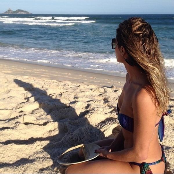 Deborah Secco Exibe Corpo Sequinho Em Foto Na Praia Meionorte Com