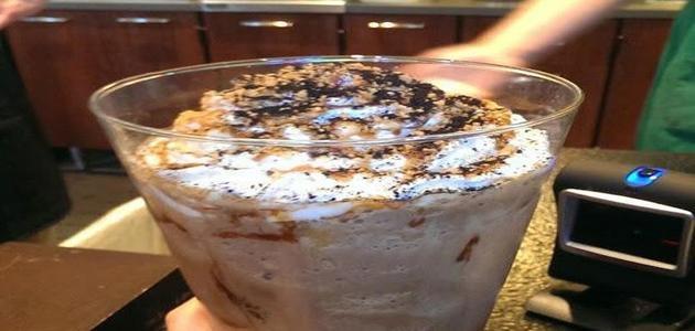 Homem gasta R$ 129,00 em café gigante de 3L e "bate recorde"