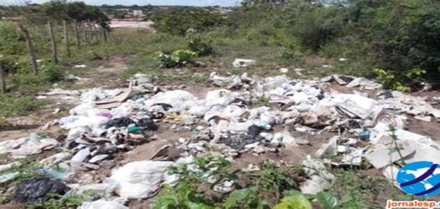 PI: grande quantidade de lixo hospitalar é encontrado jogado em terreno baldio
