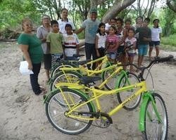 Prefeito Joel entrega bicicletas para estudantes da zona rural de Miguel Leão