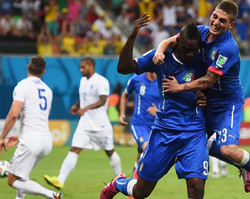 Sob forte calor, Balotelli e Marchisio dão a vitória por 2 a 1 para a Itália sobre a Inglaterra em Manaus