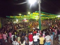 FOTOS: 1ª noite do festival de quadrilhas de Caxingó reúne multidão