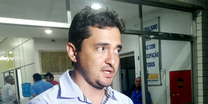 Prefeitura inicia obras de uma quadra poliesportiva no município
