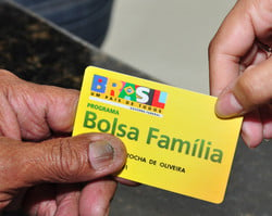 População considera Bolsa Família o melhor programa de governo, aponta dados