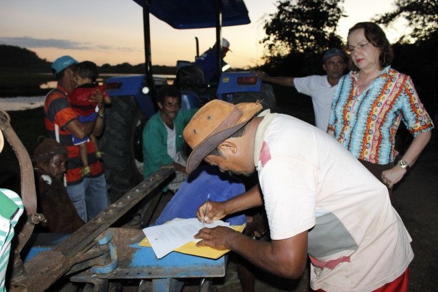 Prefeita Dra. Salete Rêgo visita agricultores na localidade caraíbas - Imagem 1