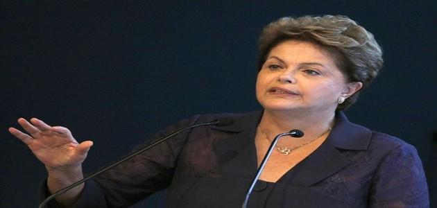 Dilma diz que "muitos" conspiram contra o financiamento à indústria