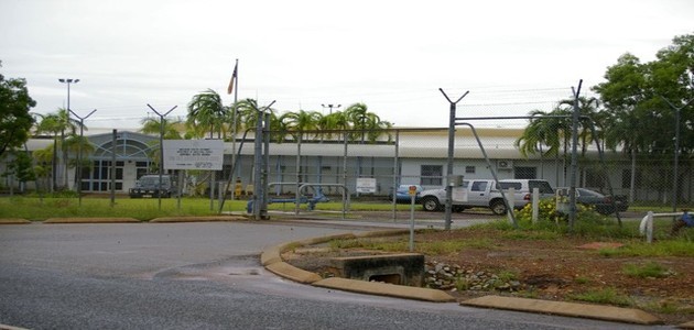 Quatro homens fogem de prisão, ficam bêbados e voltam à cadeia