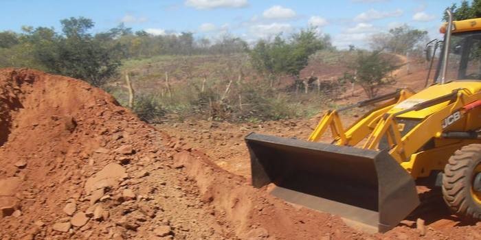 Mais estradas –recuperação da estrada de Telha.