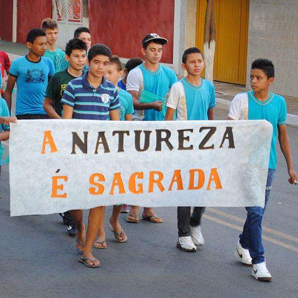 U.E. Chico Monção realiza caminhada no encerramento do Projeto Meio Ambiente Nas Ondas da Leitura